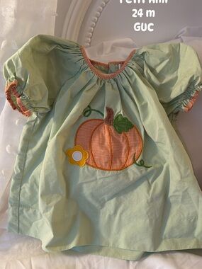 Sage Green Pumpkin outfit